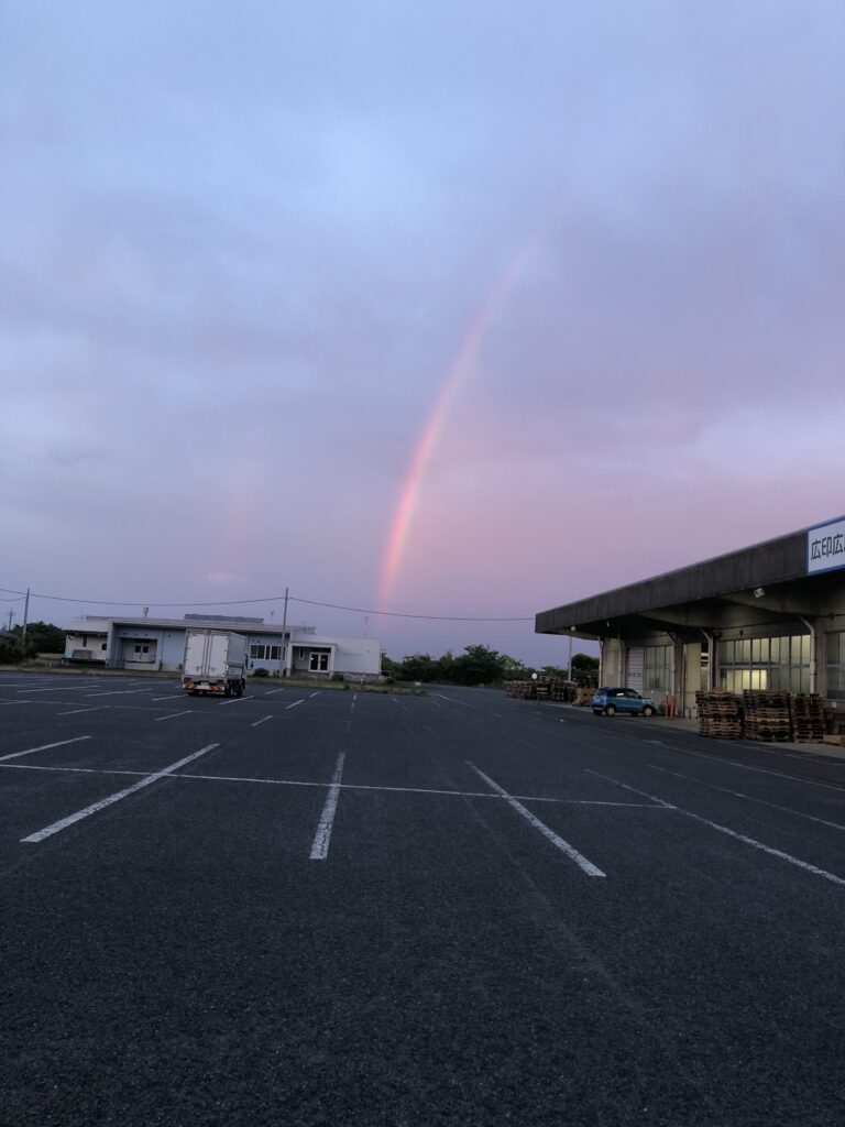 にじ🌈　市場にて